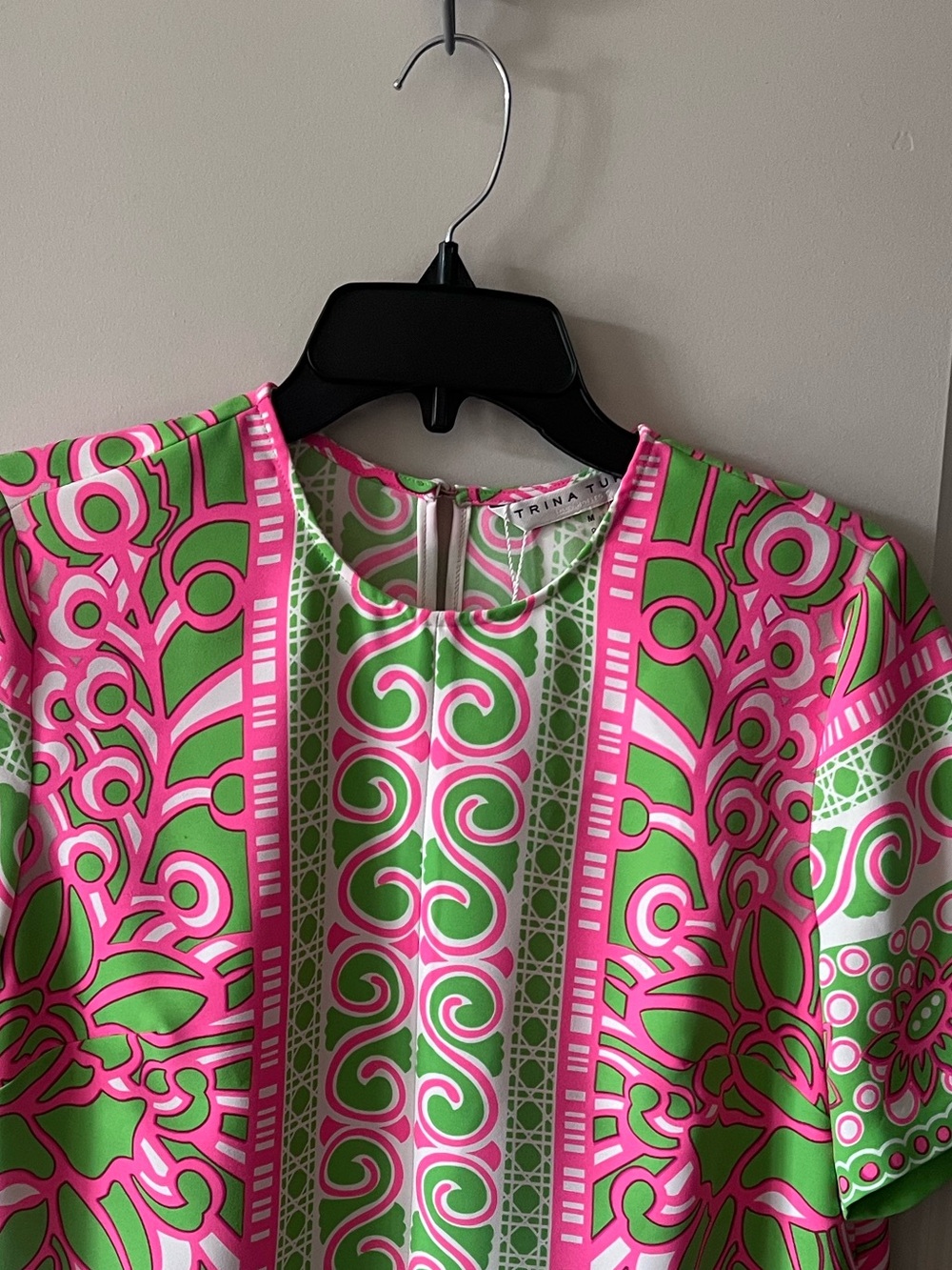 Trina Turk Pink & Green Print Short Sleeve Top